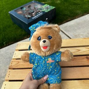 Teddy Ruxpin Hug 'n Sing Lullaby musical plush bear